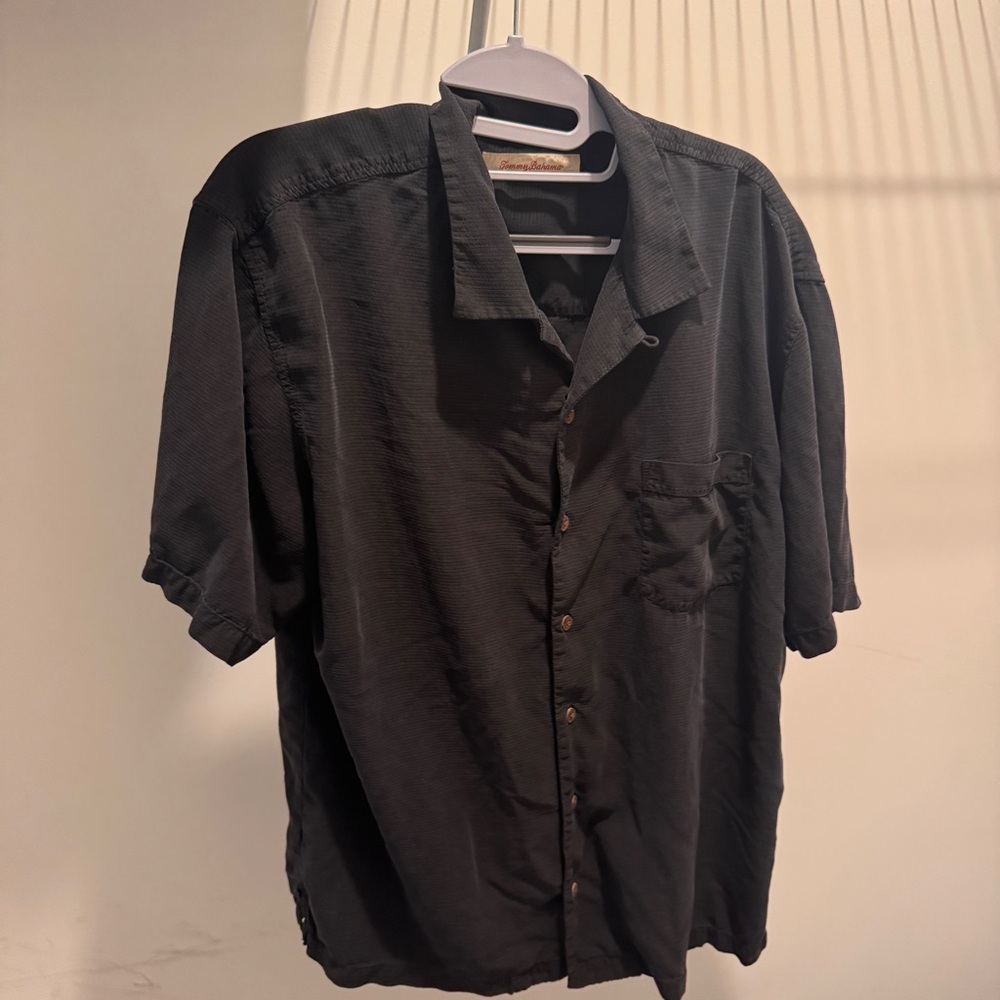 Men's L Tommy Bahama 100% Silk Black Short Sleeve shirt